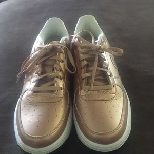 Size 6 Nike’s new without tags